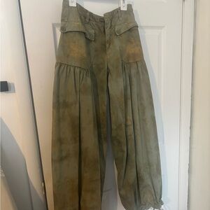 Free People Lotus pants Size 26

Great used condition. Adorable on, fun look!
